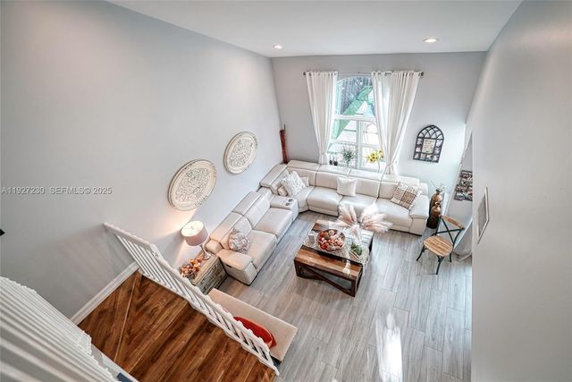 1039 NW 124th Ter, Sunrise, FL 33323