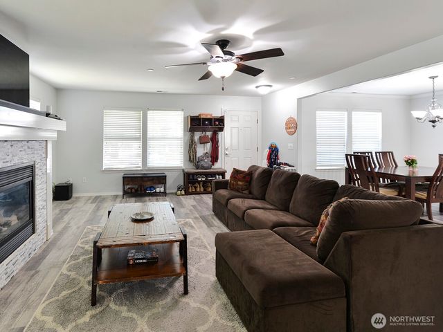 3073 Hoffman Hill Boulevard, Dupont, WA 98327