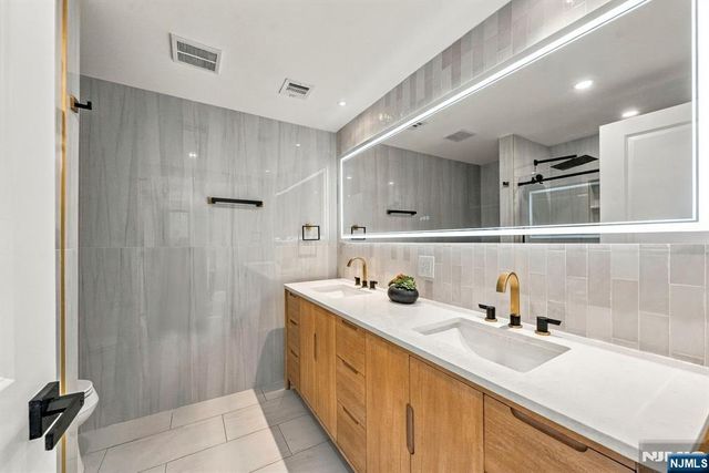 99 Park Avenue, North Arlington, NJ 07031