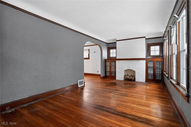 3559 Lloyd Road, Cleveland, OH 44111