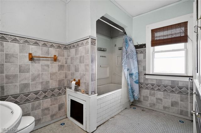 3559 Lloyd Road, Cleveland, OH 44111