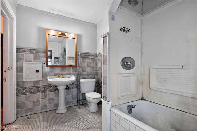 3559 Lloyd Road, Cleveland, OH 44111