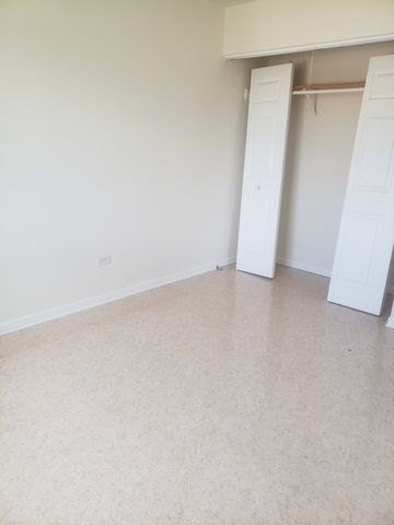 277 Shorewood Drive 2A, Glendale Heights, IL 60139