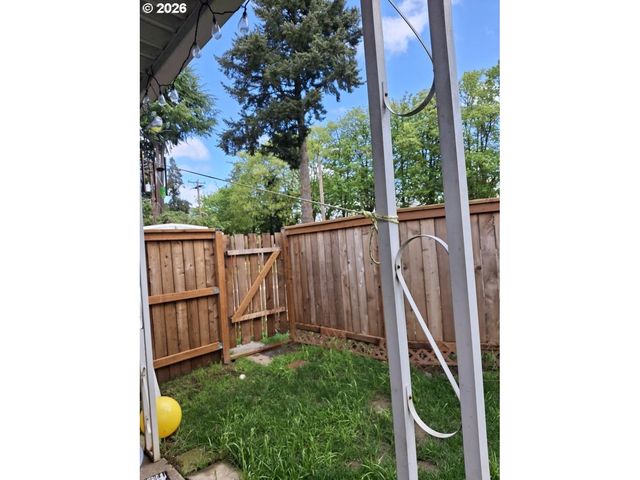 3950 COBURG Rd 3, Eugene, OR 97408
