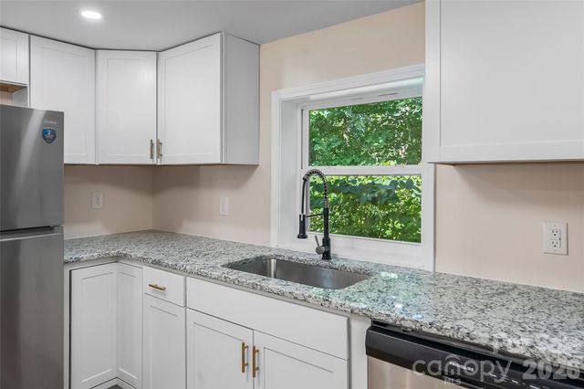 529 NW stage Street, Lenoir, NC 28645