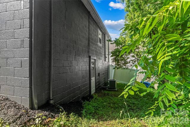 529 NW stage Street, Lenoir, NC 28645