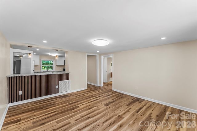 529 NW stage Street, Lenoir, NC 28645