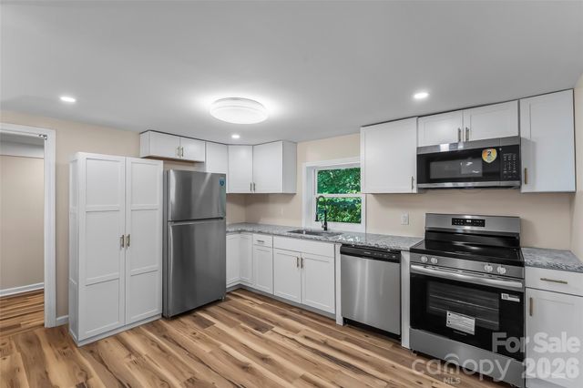 529 NW stage Street, Lenoir, NC 28645