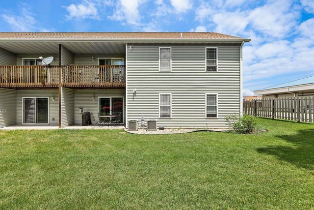 214 Douglas Drive, Brooklyn, WI 53521