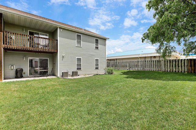 214 Douglas Drive, Brooklyn, WI 53521