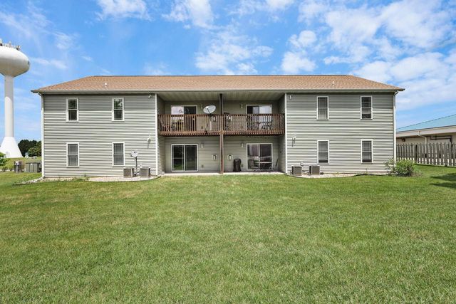 214 Douglas Drive, Brooklyn, WI 53521