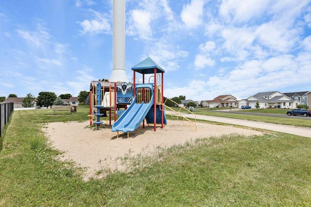 214 Douglas Drive, Brooklyn, WI 53521