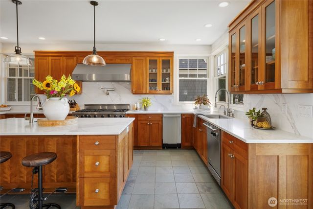 7178 NE William Rogers Road, Indianola, WA 98342