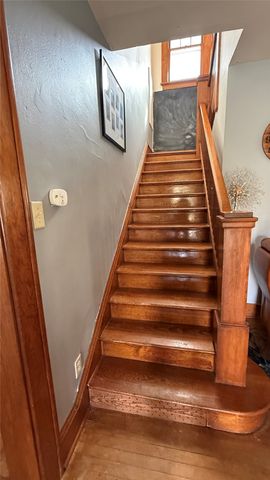 111 S 4th Avenue E, Newton, IA 50208