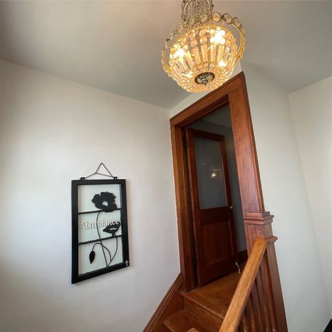 111 S 4th Avenue E, Newton, IA 50208