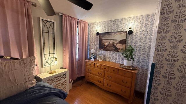 111 S 4th Avenue E, Newton, IA 50208