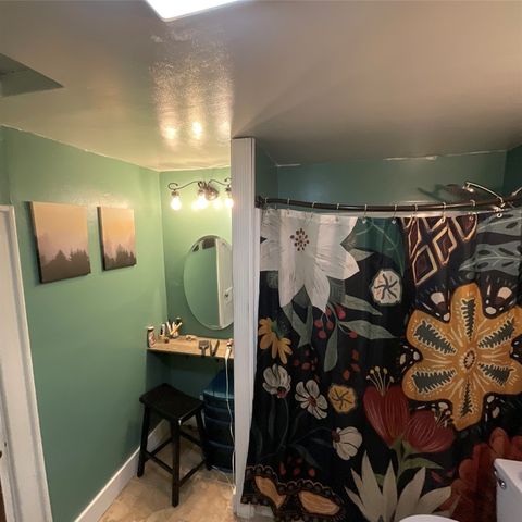 111 S 4th Avenue E, Newton, IA 50208