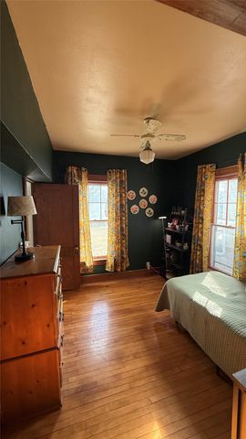 111 S 4th Avenue E, Newton, IA 50208