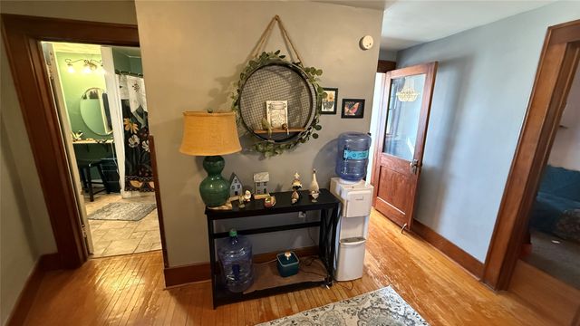 111 S 4th Avenue E, Newton, IA 50208