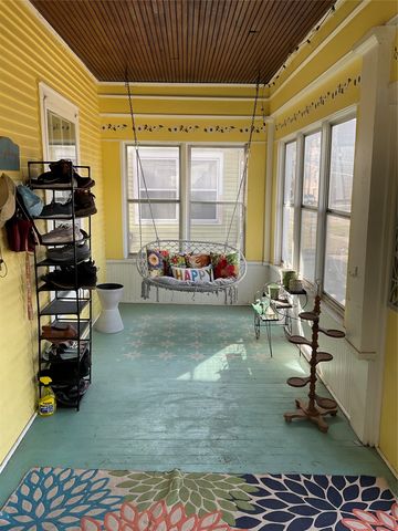 111 S 4th Avenue E, Newton, IA 50208