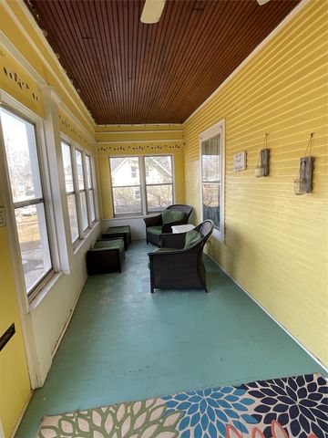 111 S 4th Avenue E, Newton, IA 50208