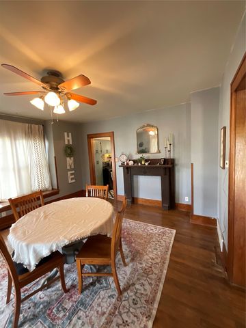 111 S 4th Avenue E, Newton, IA 50208