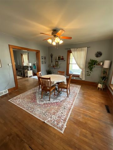 111 S 4th Avenue E, Newton, IA 50208