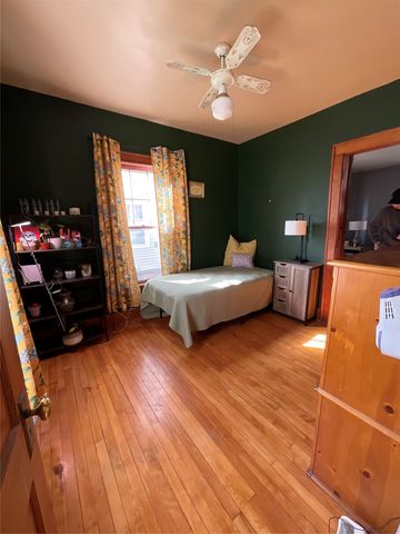 111 S 4th Avenue E, Newton, IA 50208