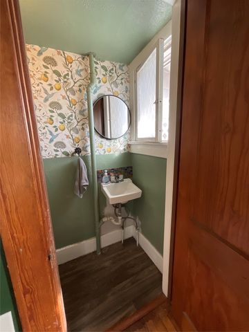 111 S 4th Avenue E, Newton, IA 50208