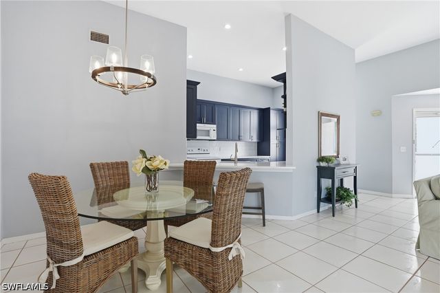 637 Beachwalk CIR E202, Naples, FL 34108