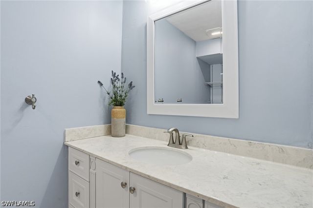 637 Beachwalk CIR E202, Naples, FL 34108