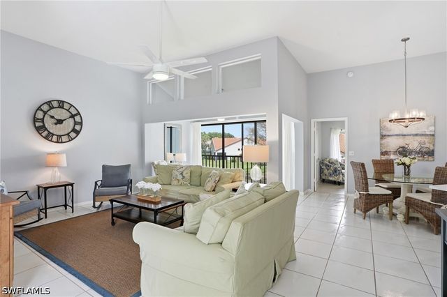 637 Beachwalk CIR E202, Naples, FL 34108