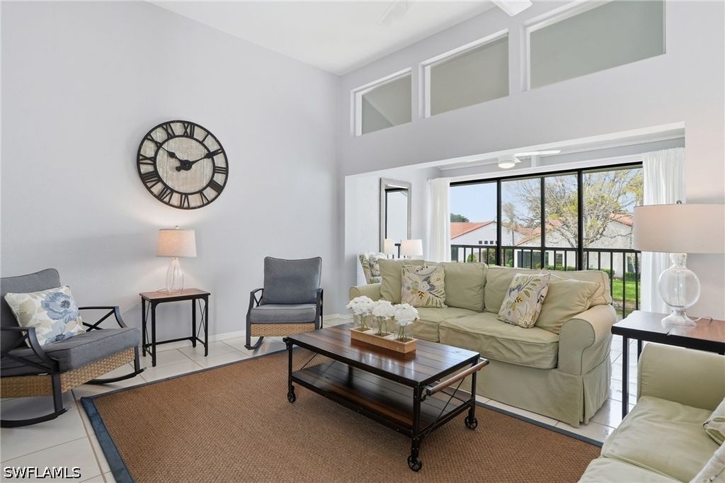 637 Beachwalk CIR E202, Naples, FL 34108