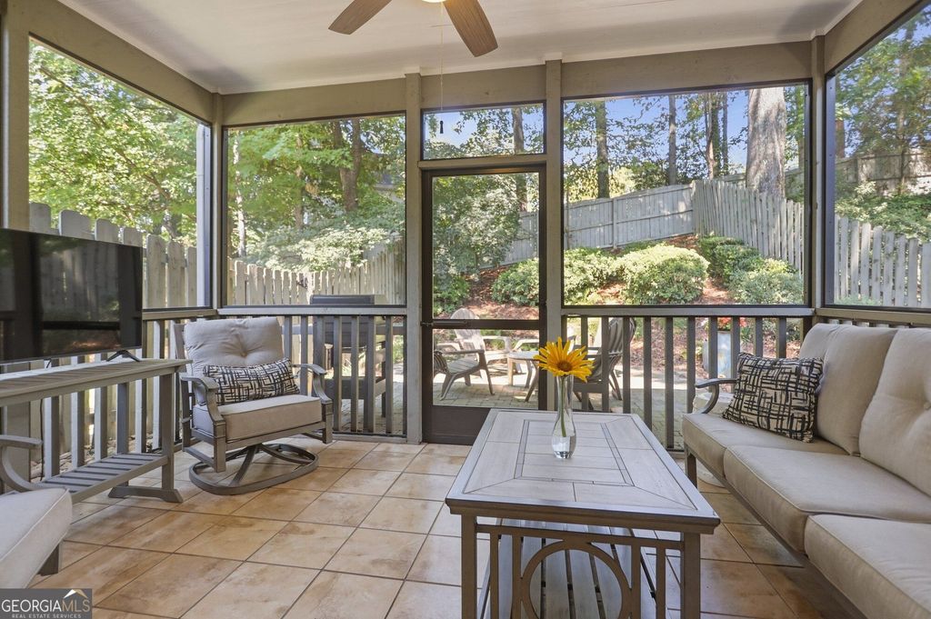 1085 Davis Circle NW R, Atlanta, GA 30318 — photo 2