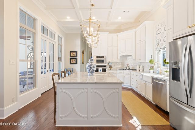 300 Edgehill Circle, Lafayette, LA 70508
