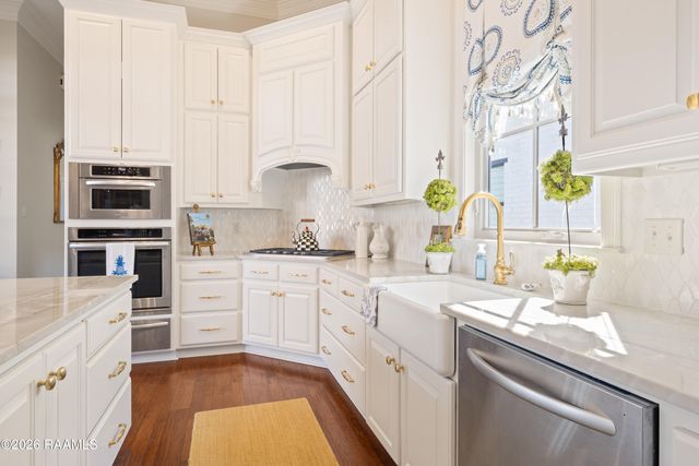 300 Edgehill Circle, Lafayette, LA 70508