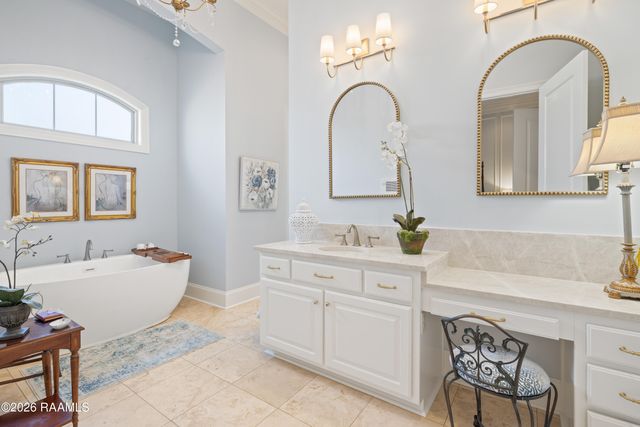 300 Edgehill Circle, Lafayette, LA 70508