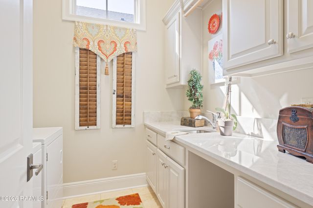 300 Edgehill Circle, Lafayette, LA 70508