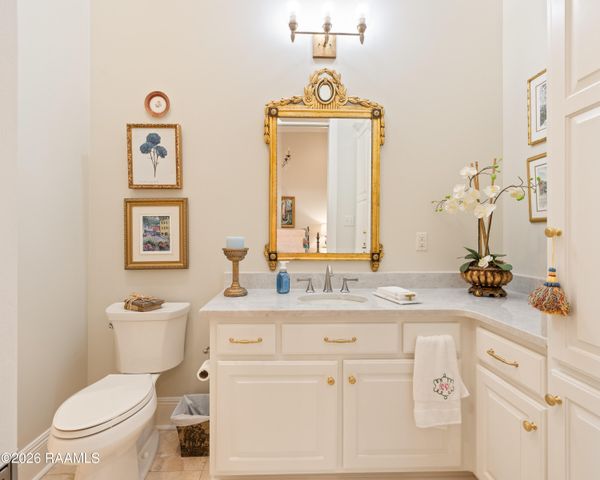 300 Edgehill Circle, Lafayette, LA 70508