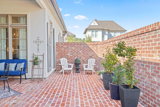 300 Edgehill Circle, Lafayette, LA 70508
