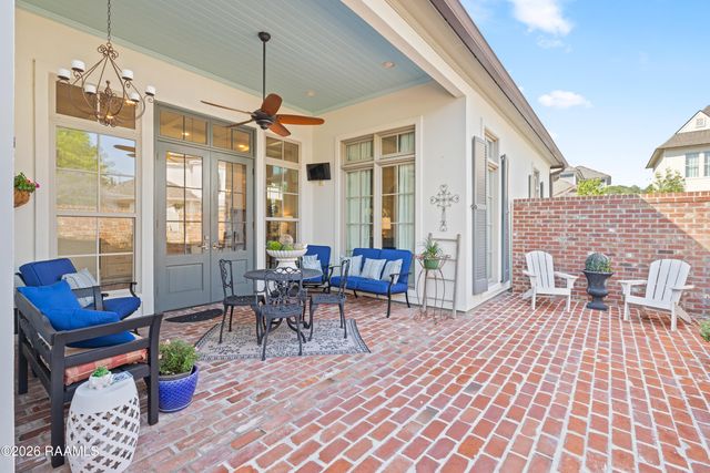 300 Edgehill Circle, Lafayette, LA 70508