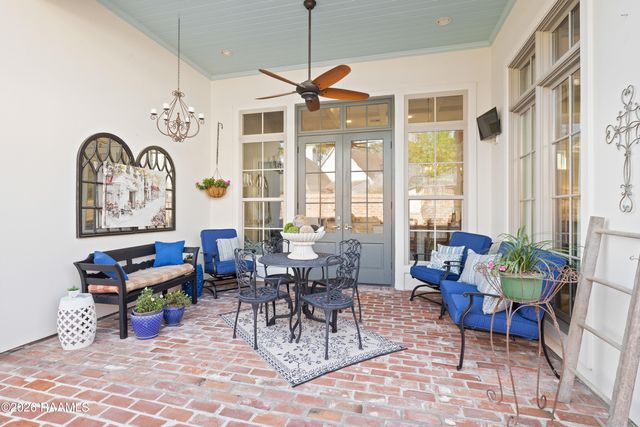 300 Edgehill Circle, Lafayette, LA 70508