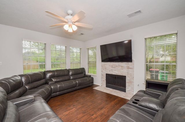 1903 Tall Gum Drive, Fresno, TX 77545