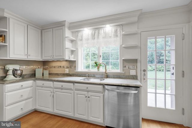 1323 QUARRY LN, Lancaster, PA 17603