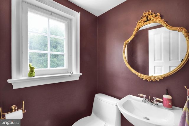 1323 QUARRY LN, Lancaster, PA 17603