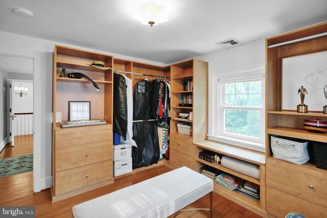 1323 QUARRY LN, Lancaster, PA 17603