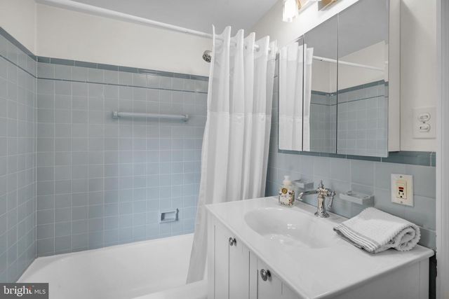 1323 QUARRY LN, Lancaster, PA 17603