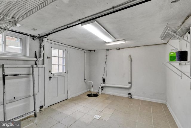 1323 QUARRY LN, Lancaster, PA 17603