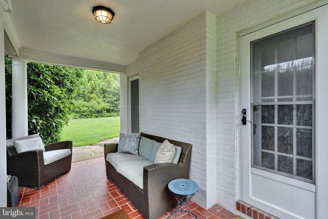 1323 QUARRY LN, Lancaster, PA 17603