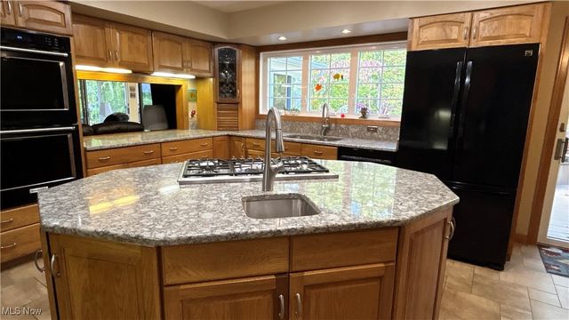 70 Crown Point, Geneva, OH 44041